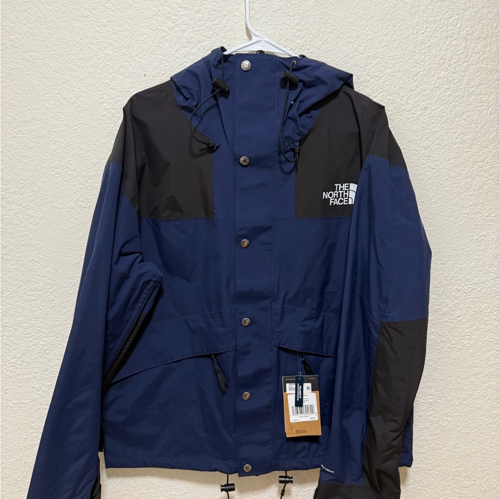 The North Face Men's Navy and Black Raincoat